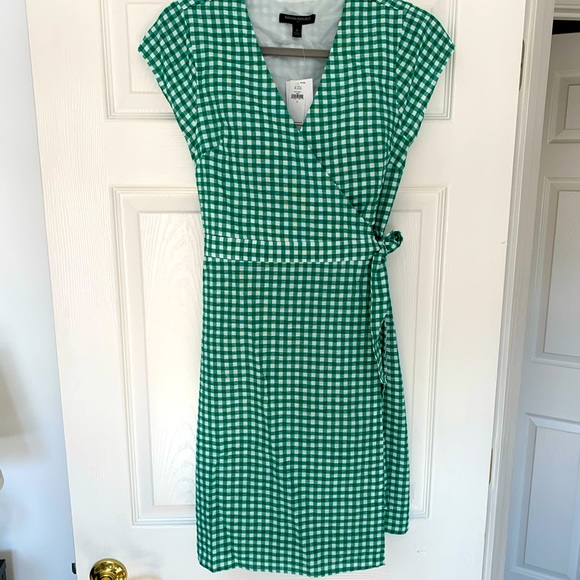 Banana Republic Dresses & Skirts - Gingham wrap dress